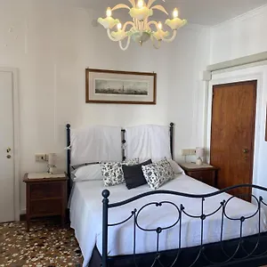 Bed and breakfast Al Teatro With Canal View, Venecia